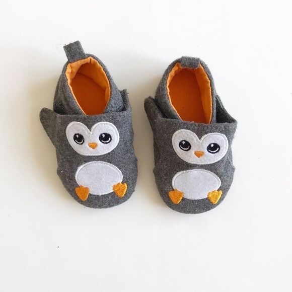 H&M gray penguin soft sole shoes EUC 1-2 months - Picture 1 of 4